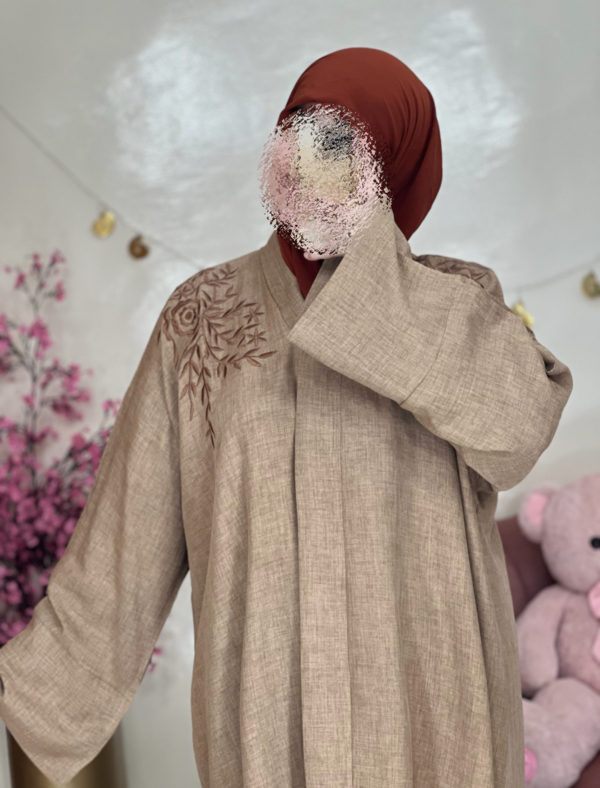 عباءة وئام