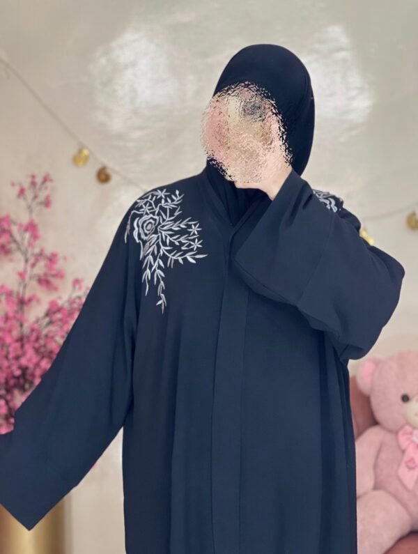 عباءة وئام